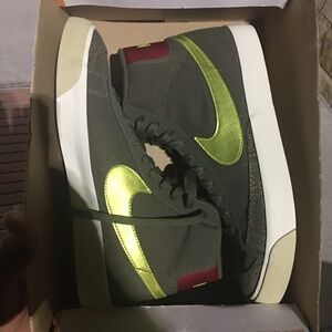 Nike Blazers men sz 10 fits ladies size 11.5